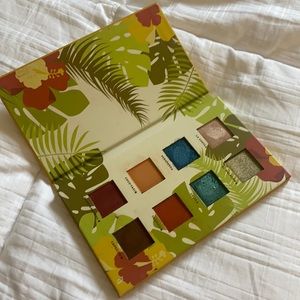 A Lamar Cosmetics Reina Del Caribe Palette